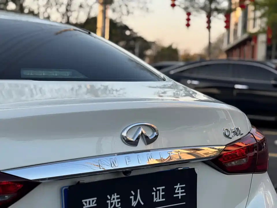 Infiniti Q50L