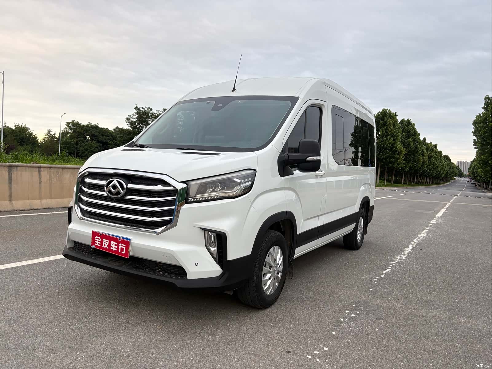 Maxus V90