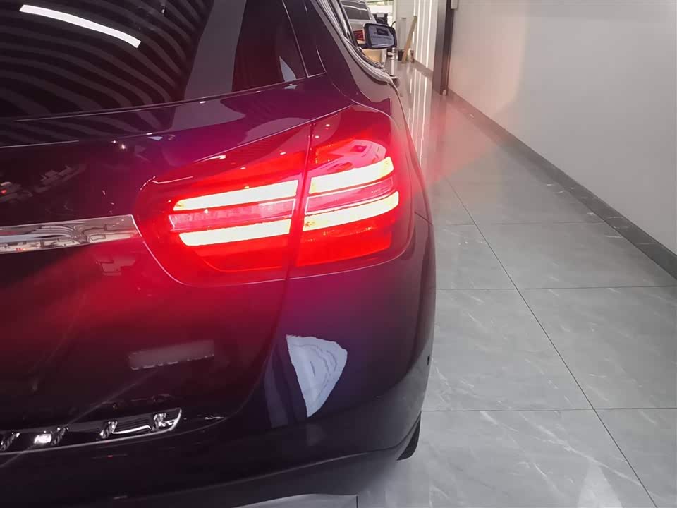 Mercedes-Benz GLA Mercedes-Benz GLA