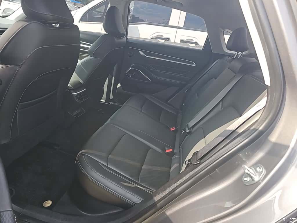 Geely Emgrand, 2022 17