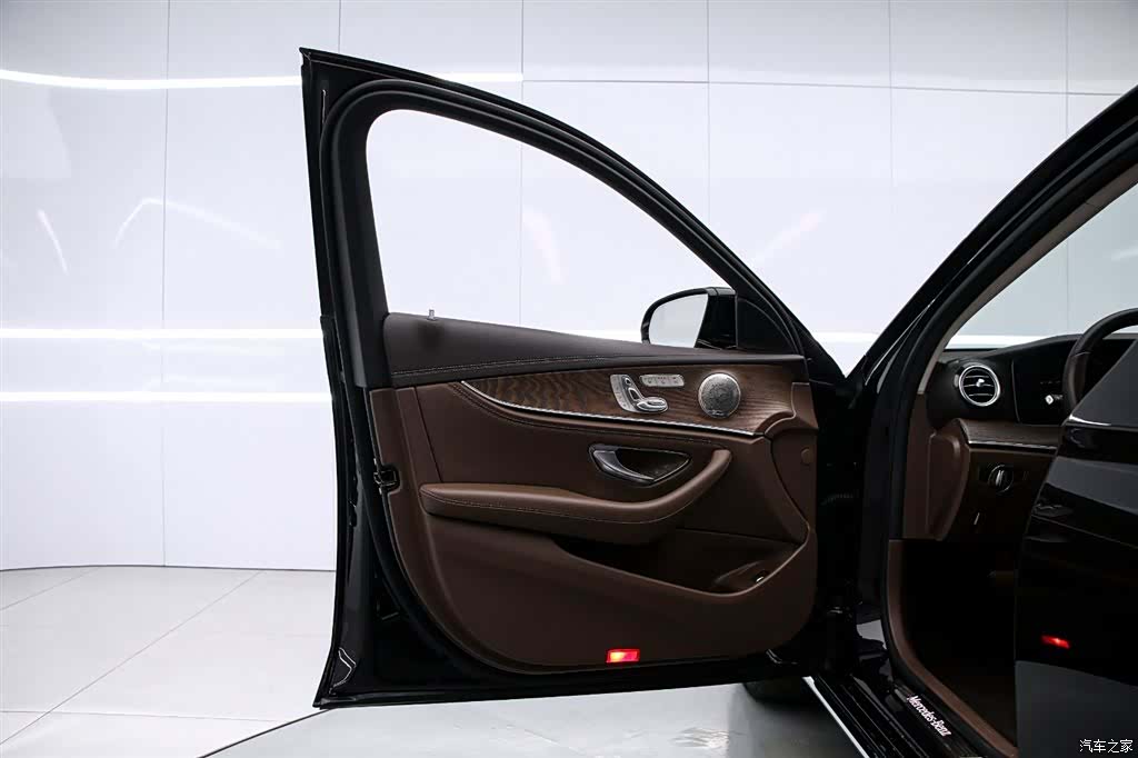 Mercedes-Benz E-Class, 2023 11