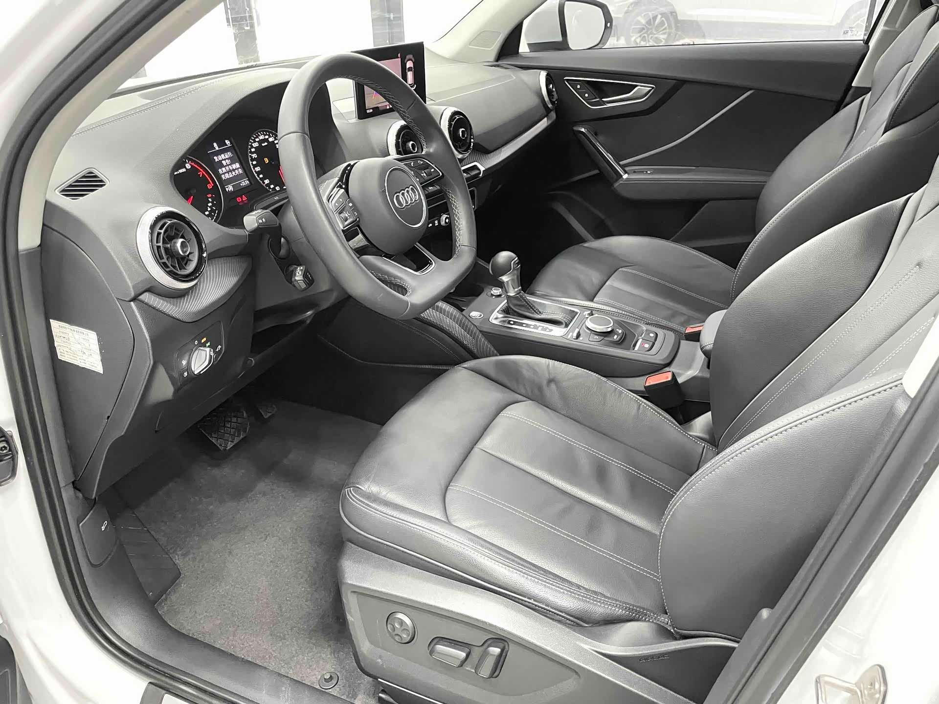 Audi Q2L, 2023 7