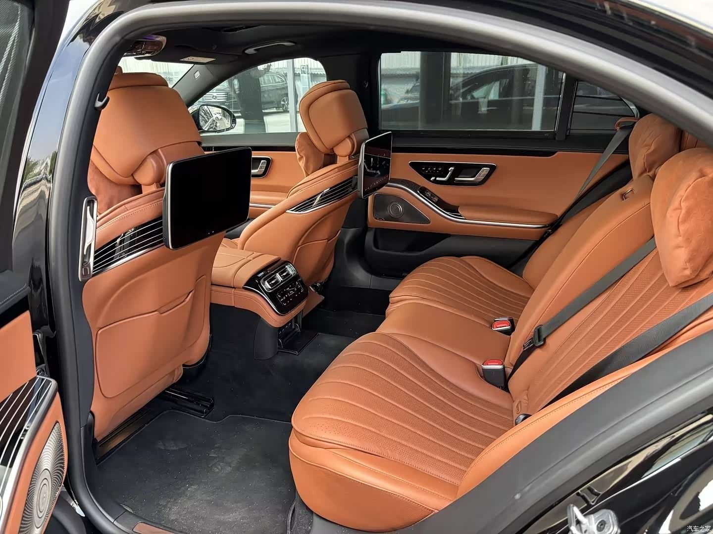 Mercedes-Benz S-Class, 2024 14