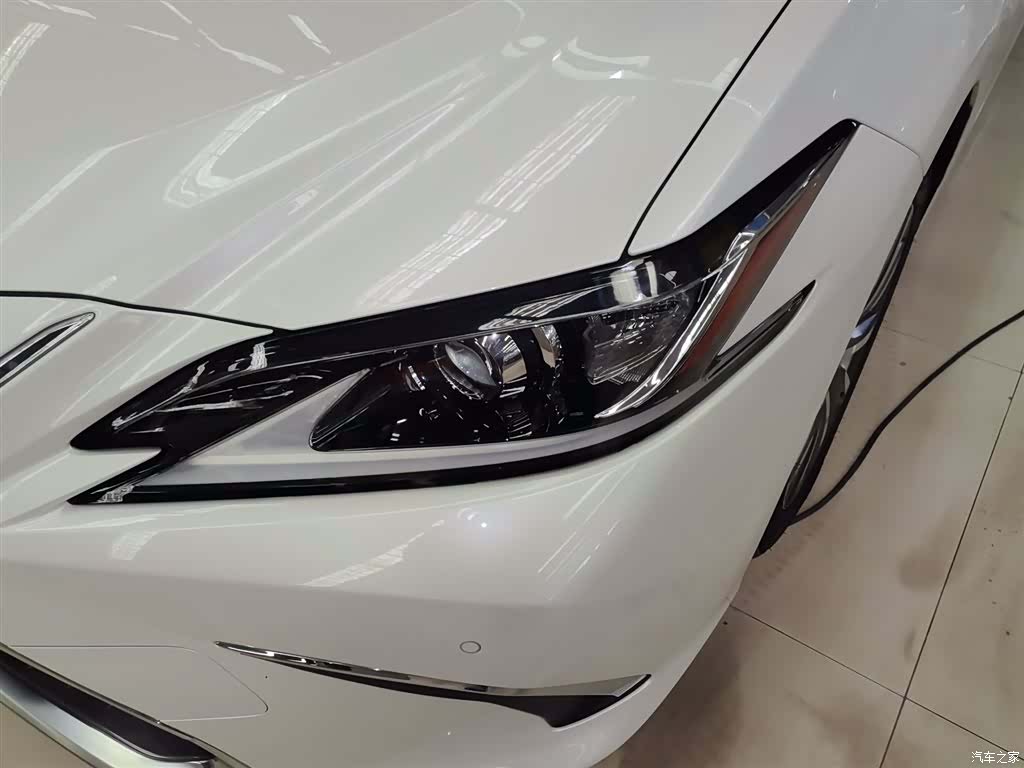 Lexus ES, 2018 18