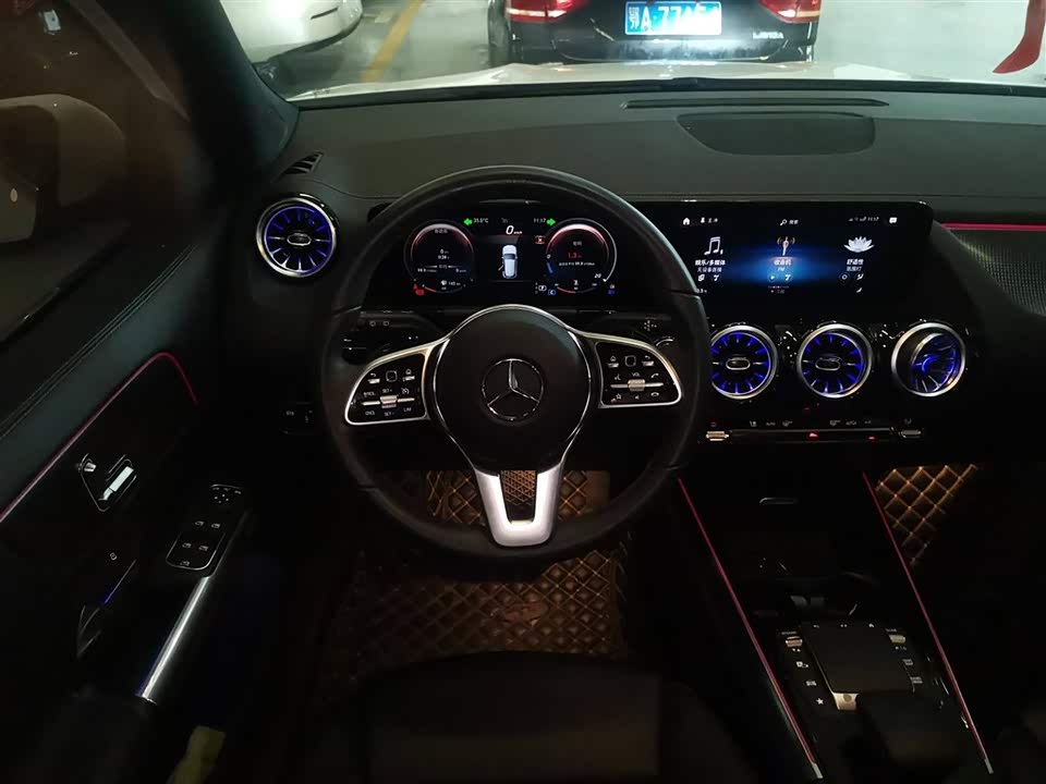 Mercedes-Benz GLA Mercedes-Benz GLA