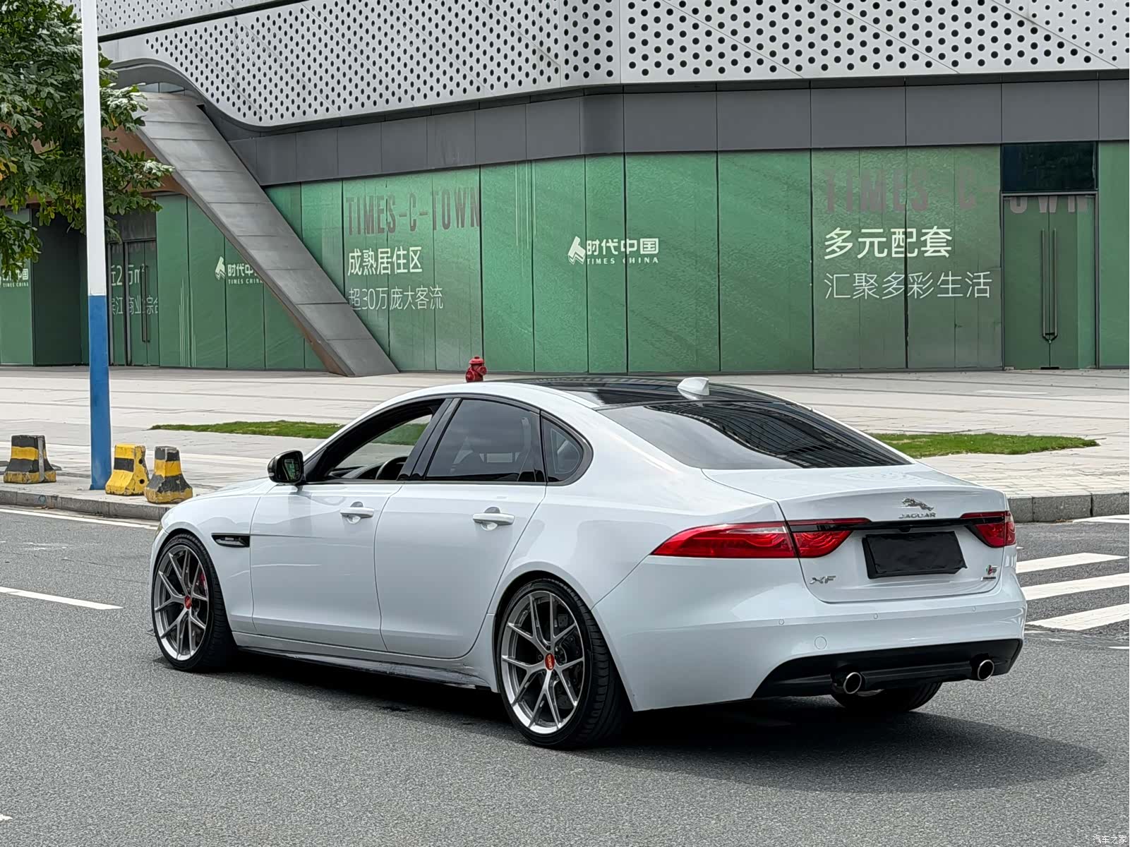 Jaguar XF, 2017 4