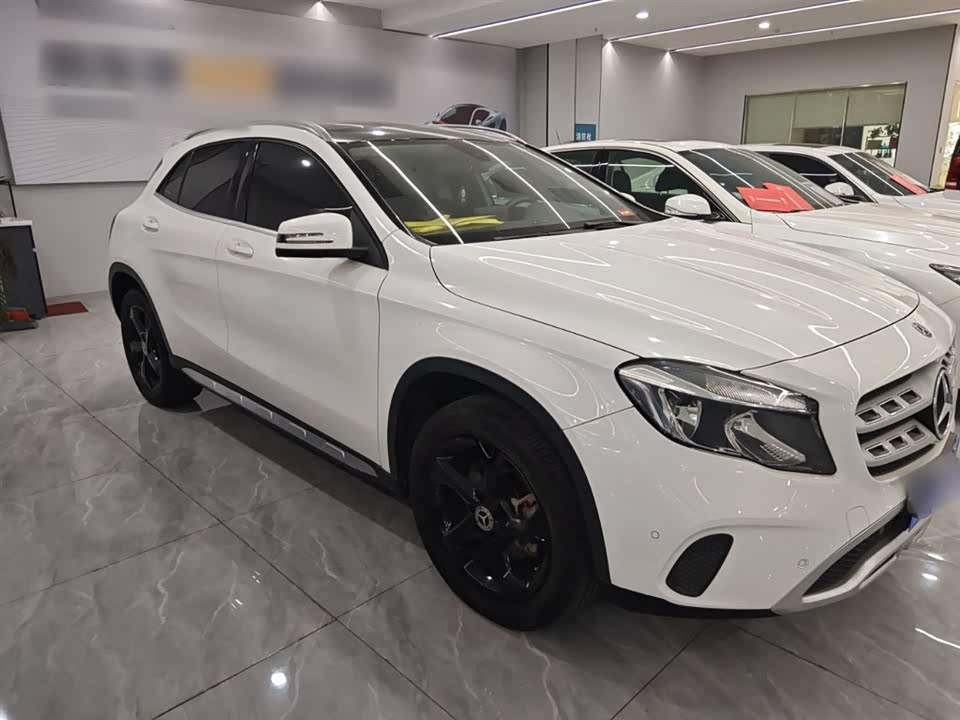 Mercedes-Benz GLA