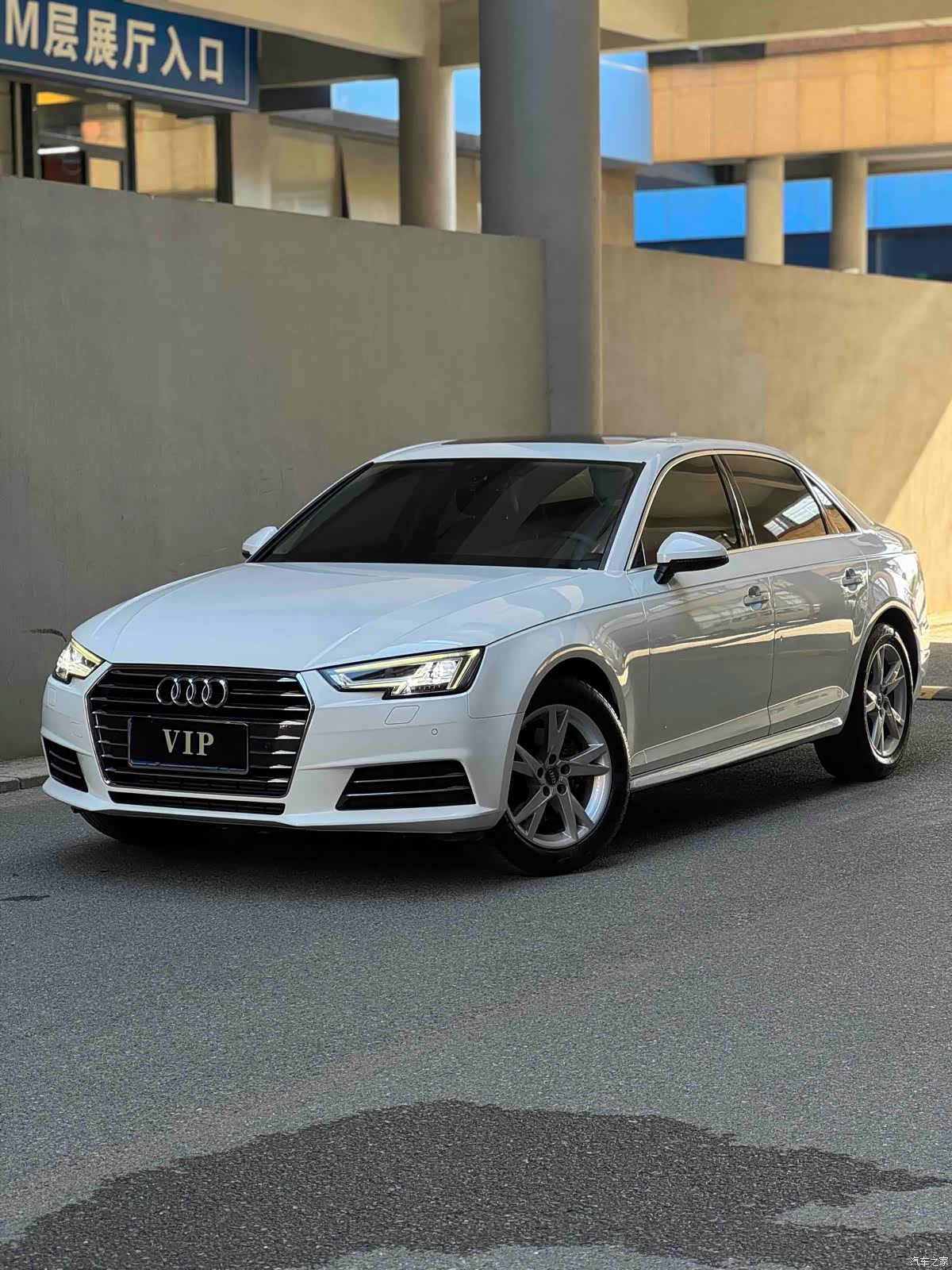Audi A4L, 2018 1