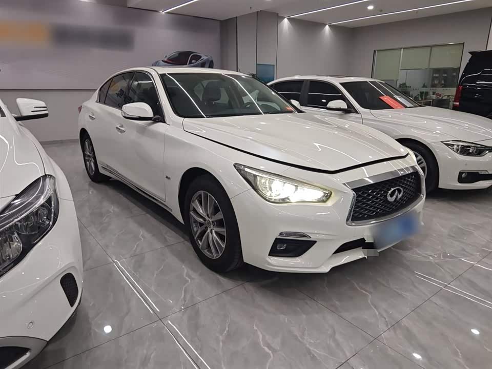 Infiniti Q50L