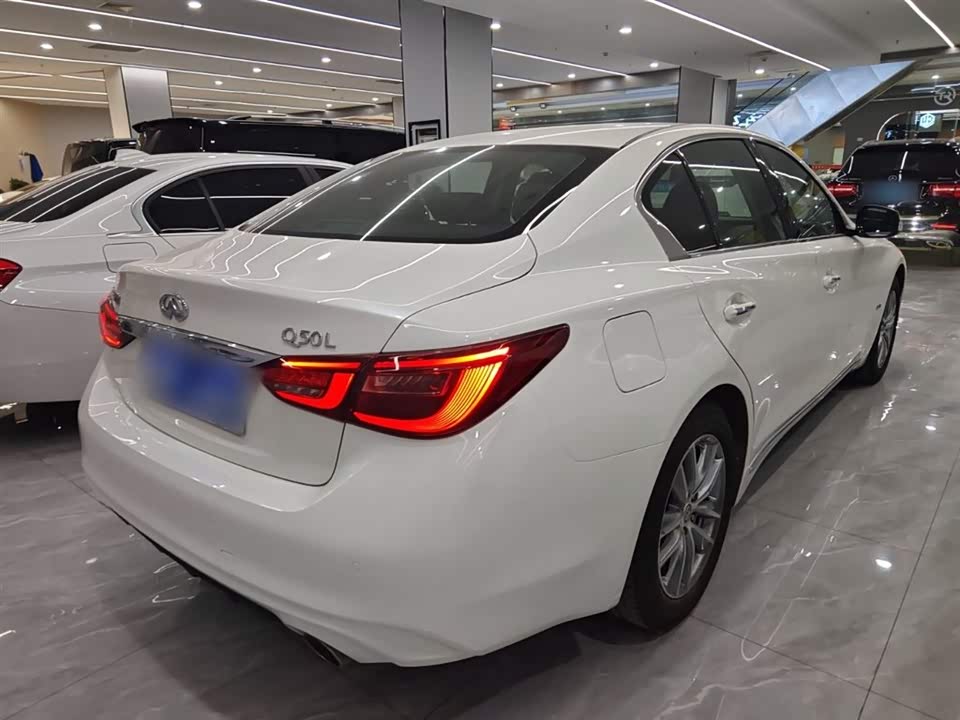 Infiniti Q50L