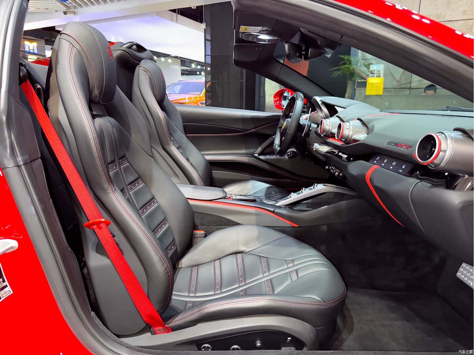 Ferrari 812, 2022 21