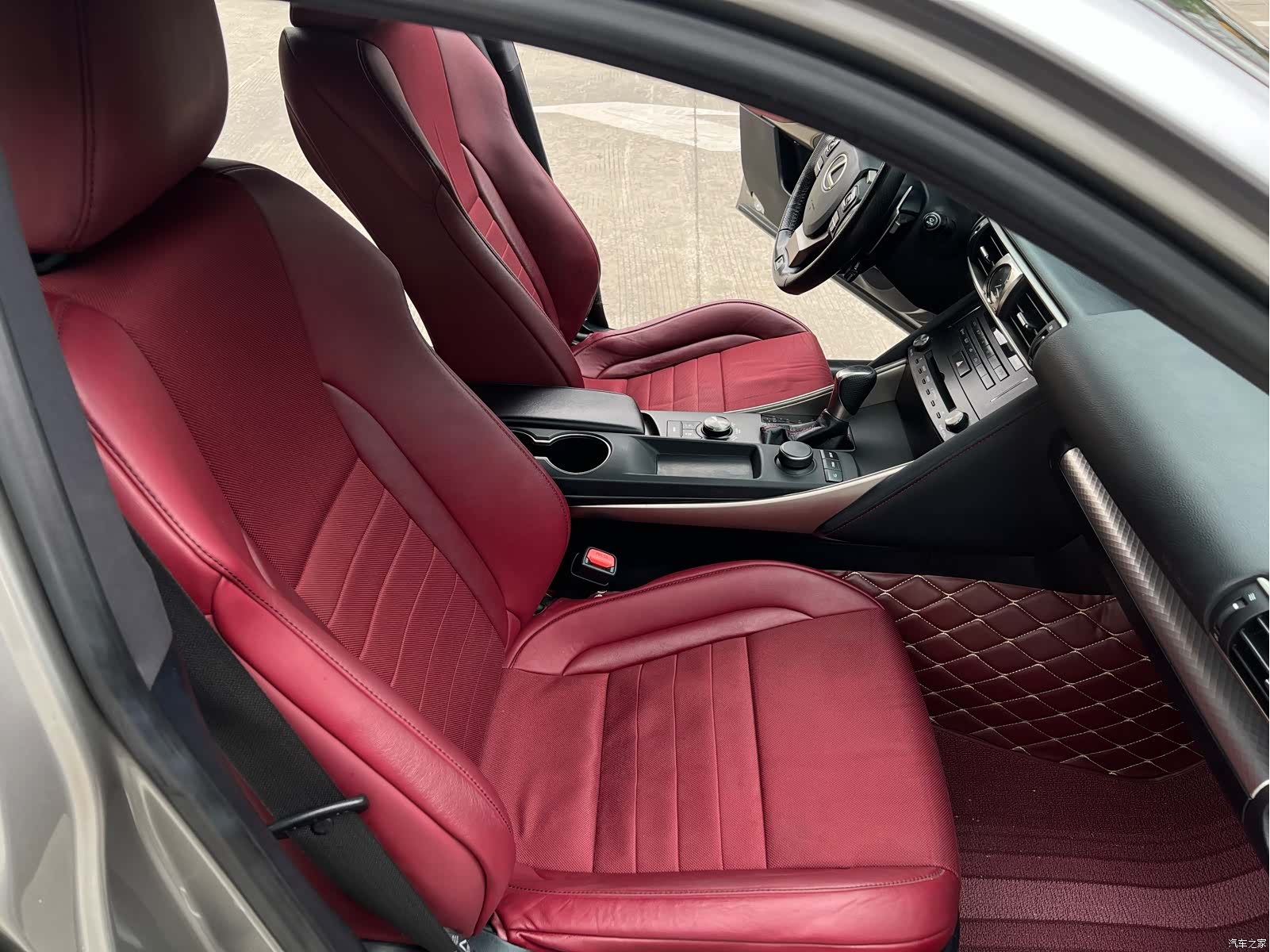 Lexus IS, 2018 8