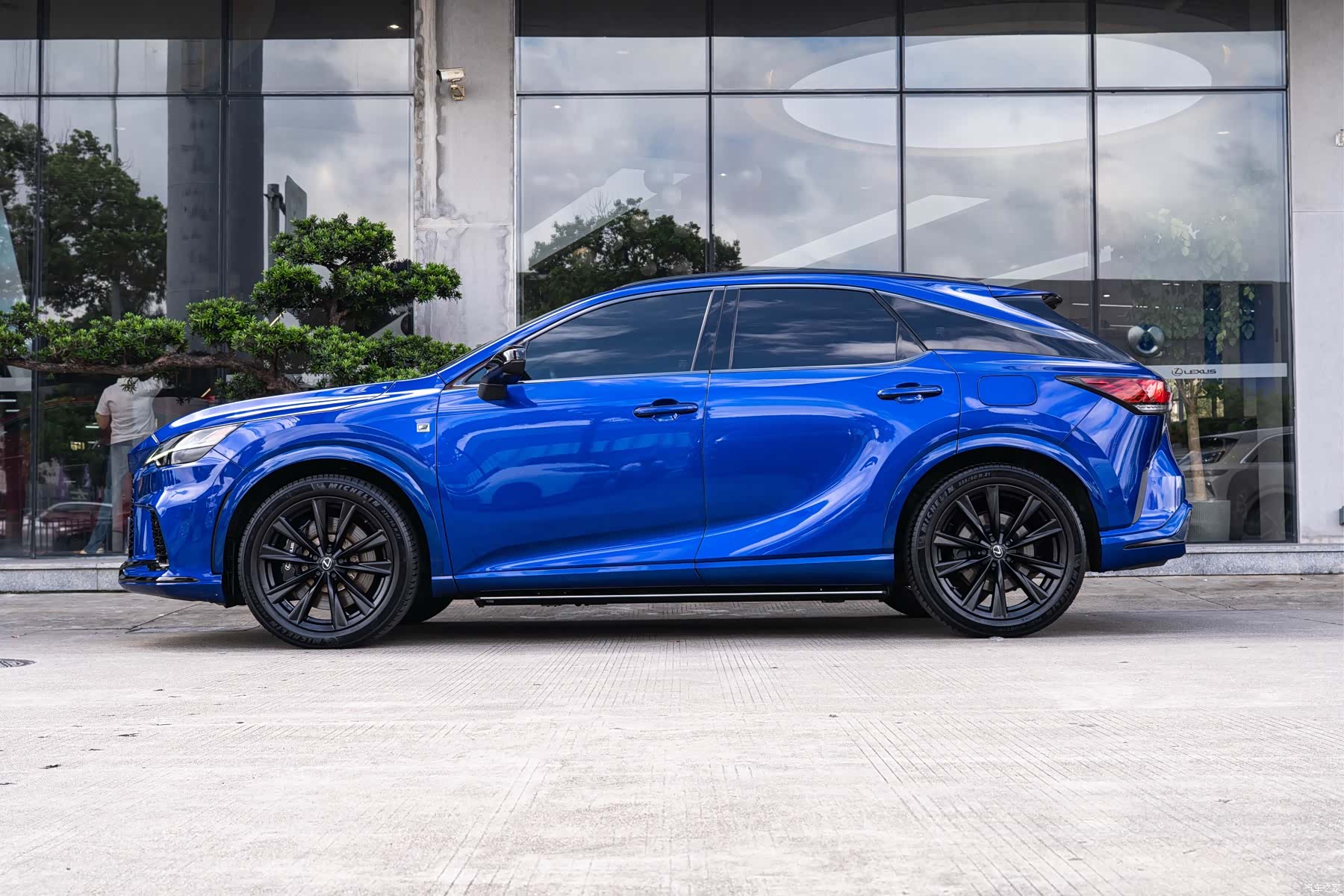 Lexus RX, 2023 4