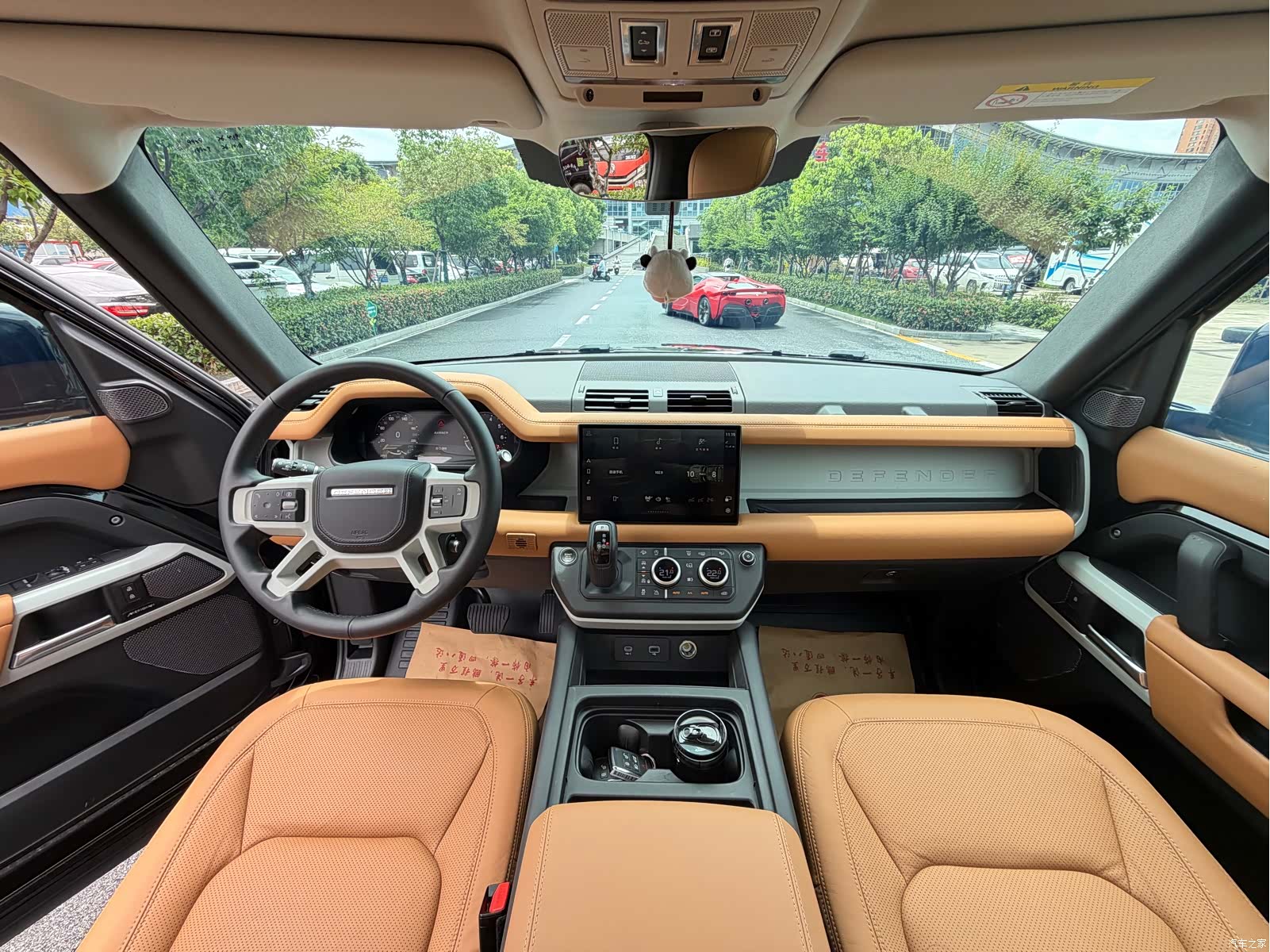 Land Rover Defender, 2024 11