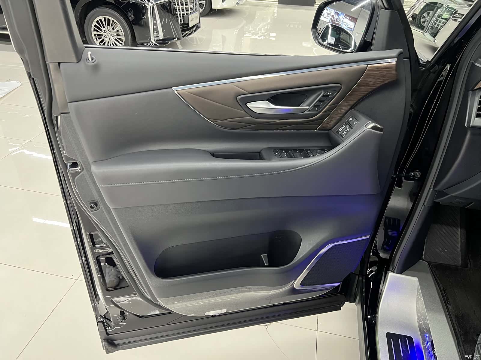 Toyota Alphard, 2026 21