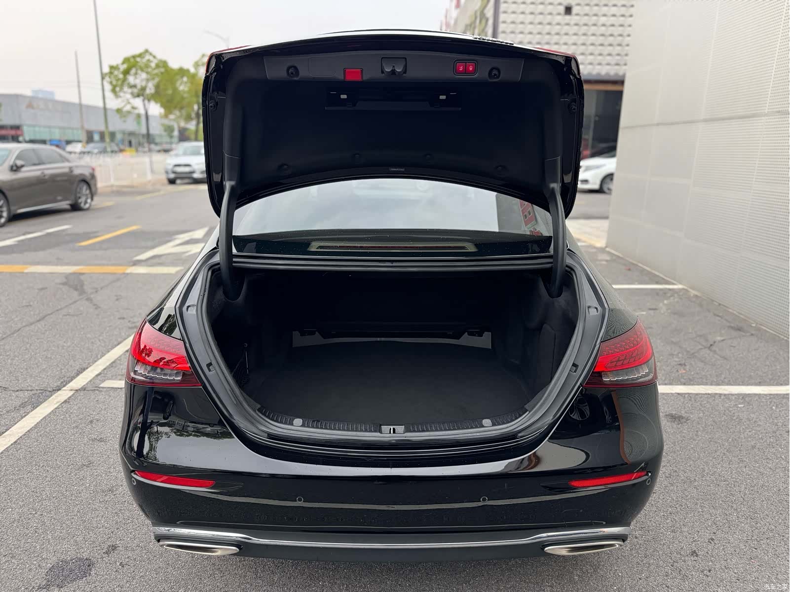 Mercedes-Benz E-Class, 2023 38