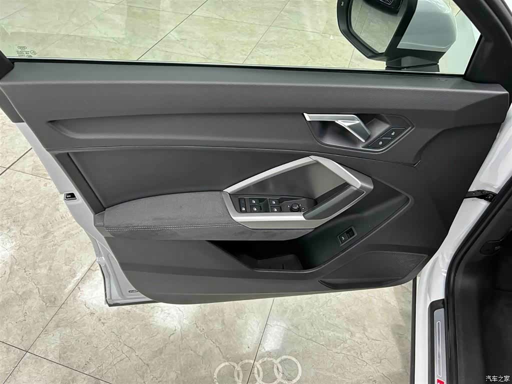 Audi Q3, 2023 10