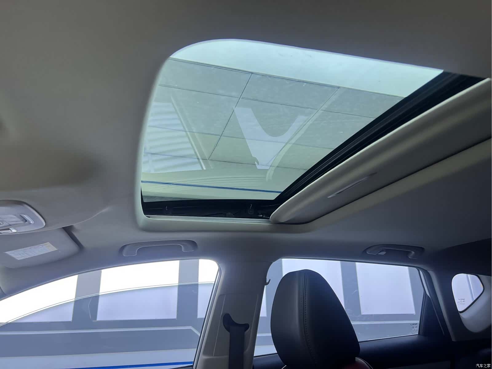 Geely Coolray, 2022 17