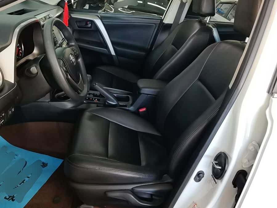 Toyota RAV4 2018, фото 9