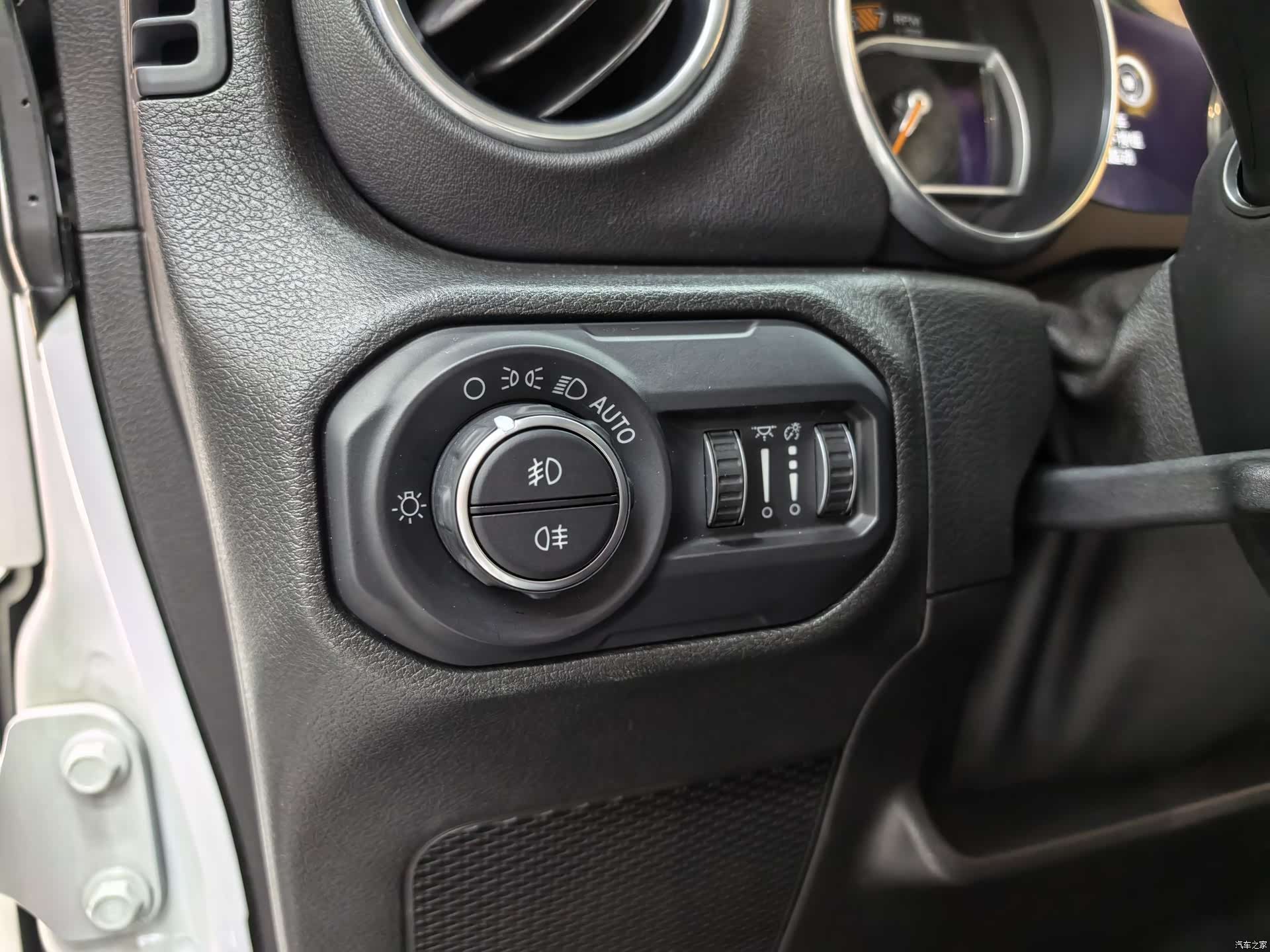 Jeep Wrangler, 2019 9