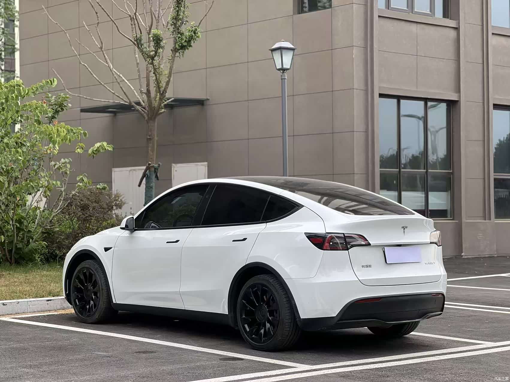 Tesla Model Y, 2024 9