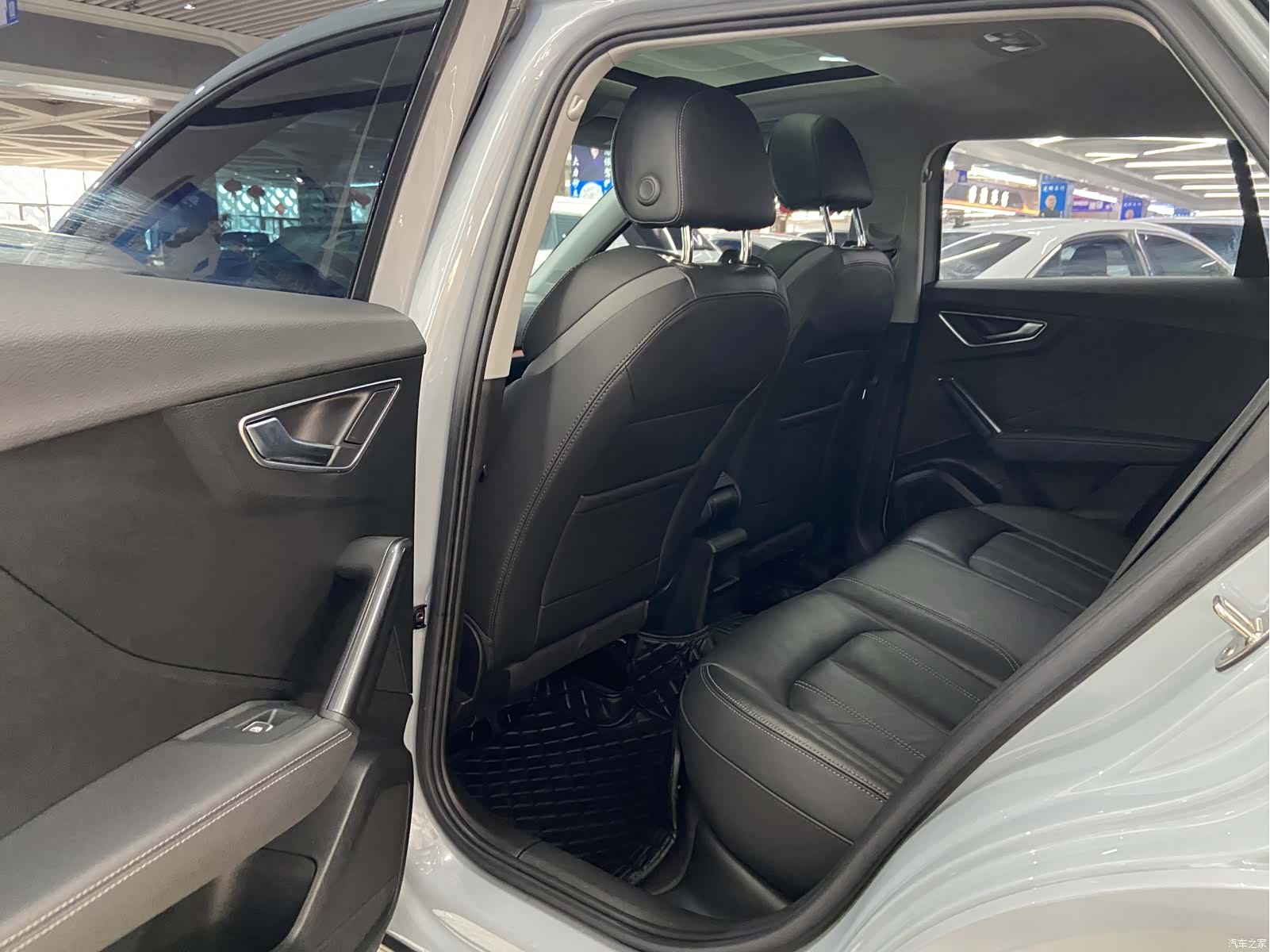 Audi Q2L, 2022 8