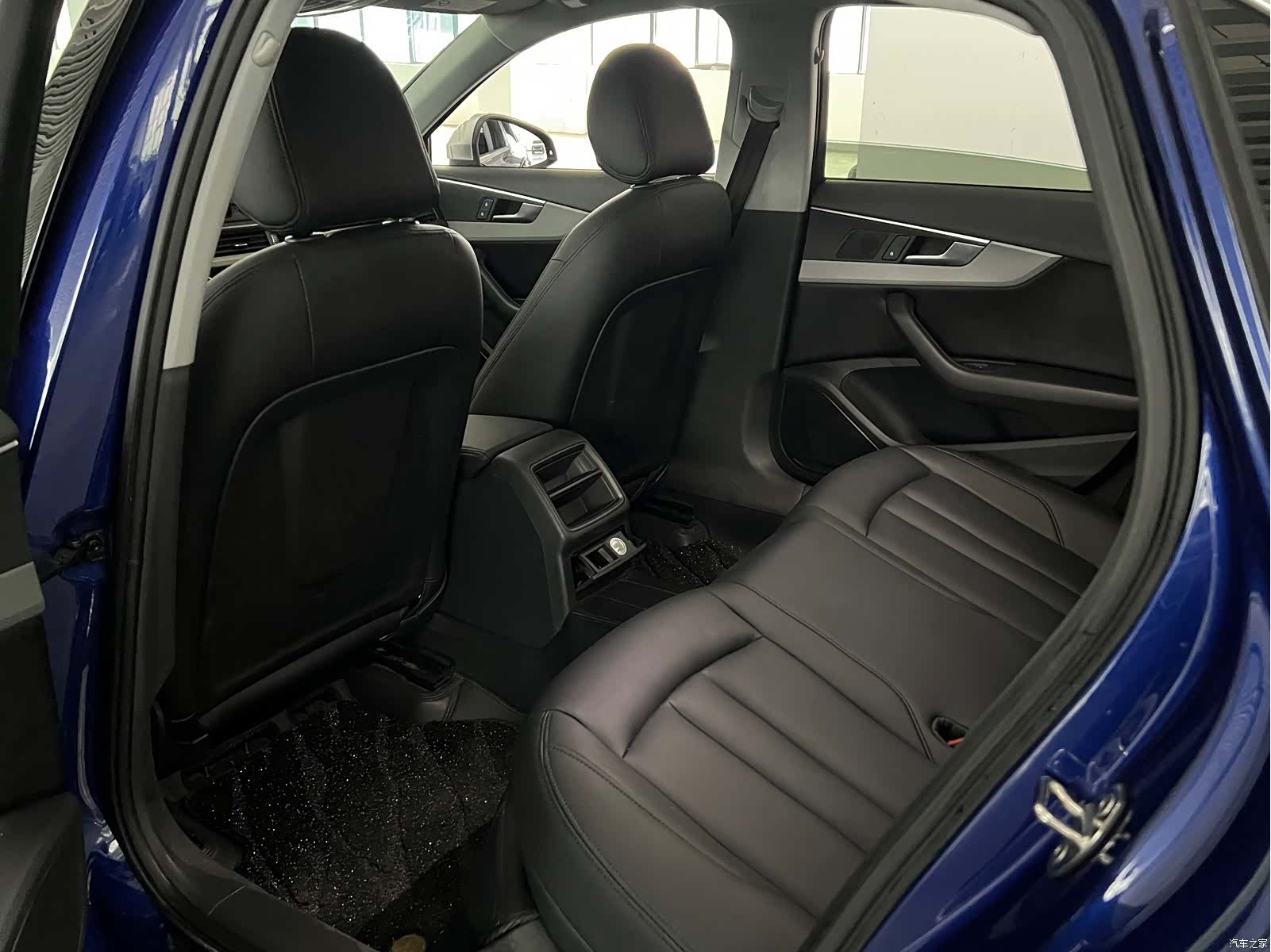 Audi A4L, 2018 14