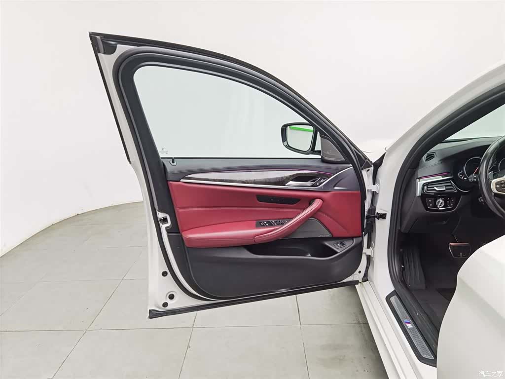 BMW 5 Series, 2018 8