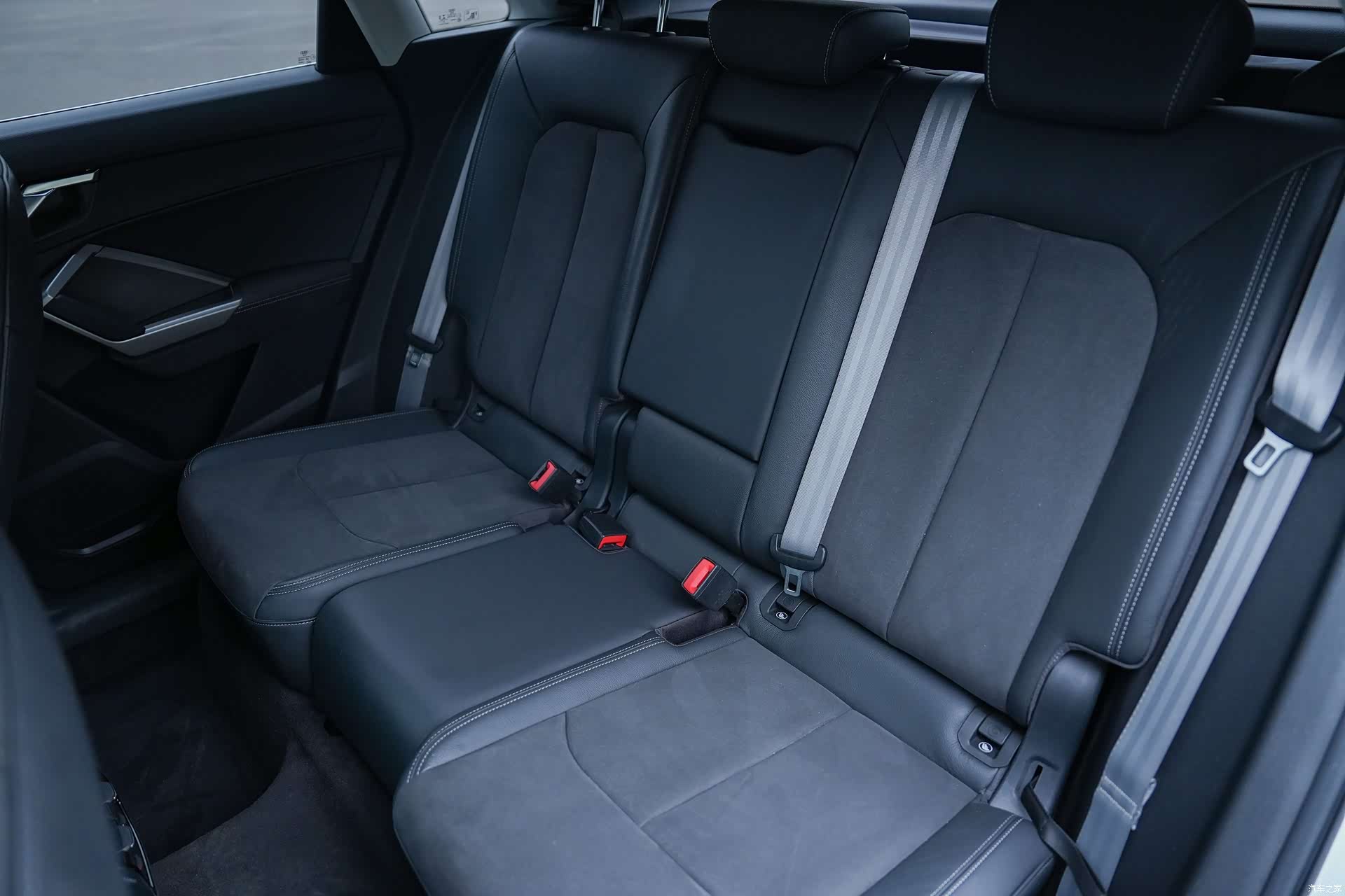 Audi Q3, 2022 10