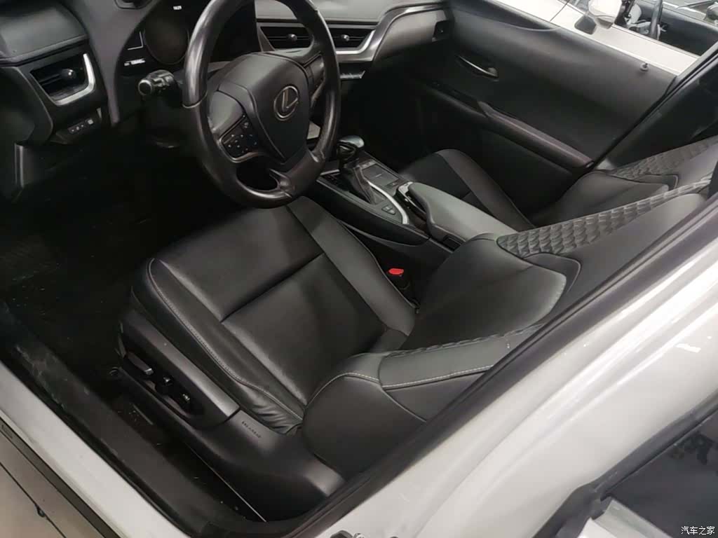 Lexus UX, 2021 15