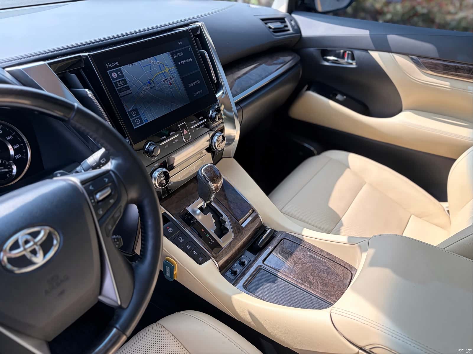 Toyota Alphard, 2022 8