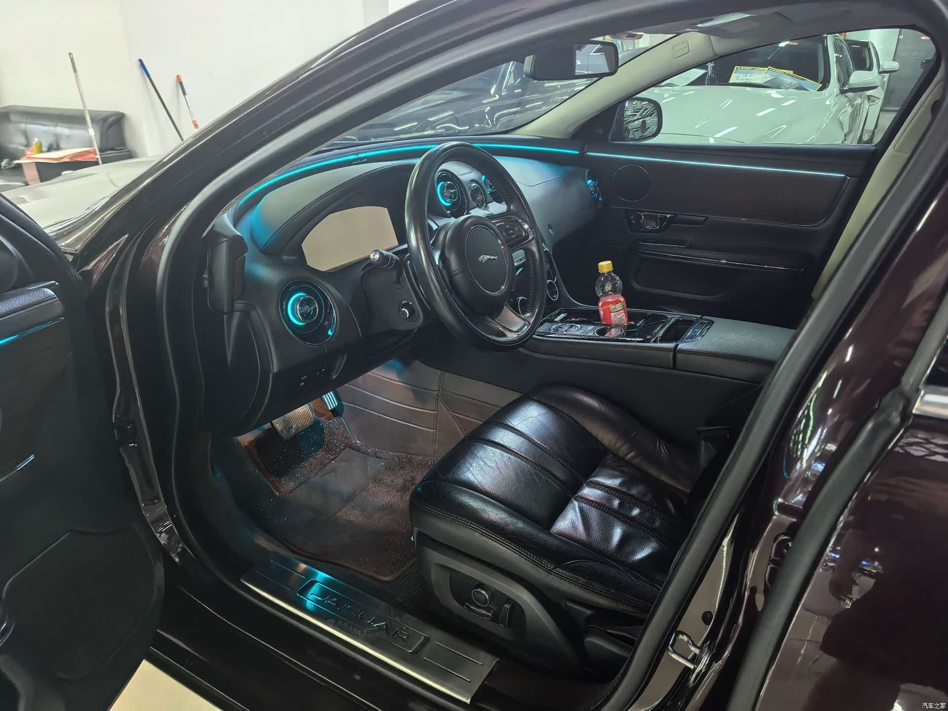 Jaguar XJ, 2017 7