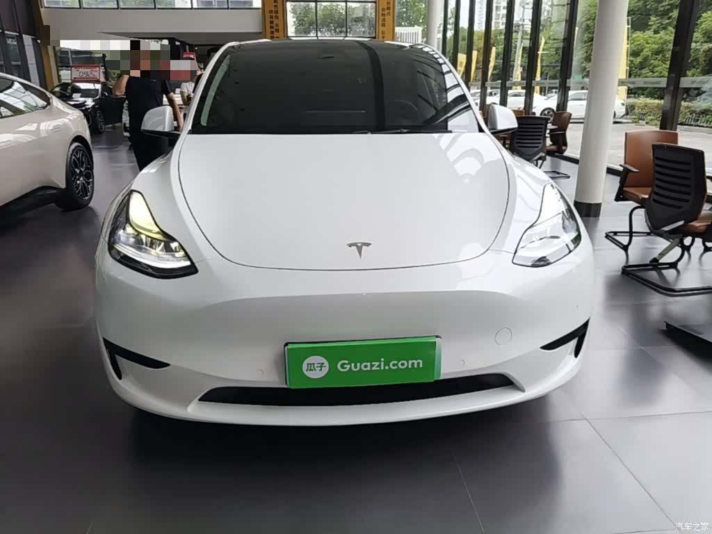 Tesla Model Y, 2022 3