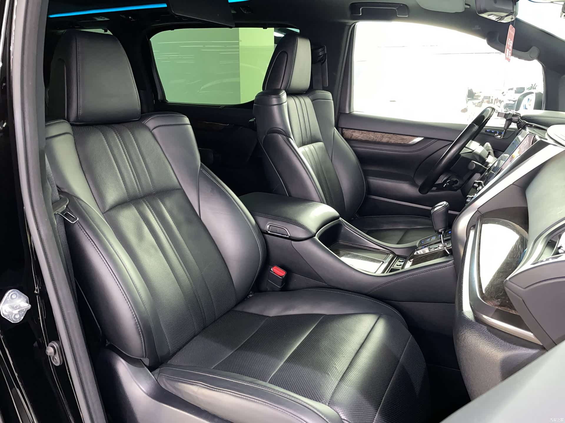 Toyota Vellfire, 2020 16
