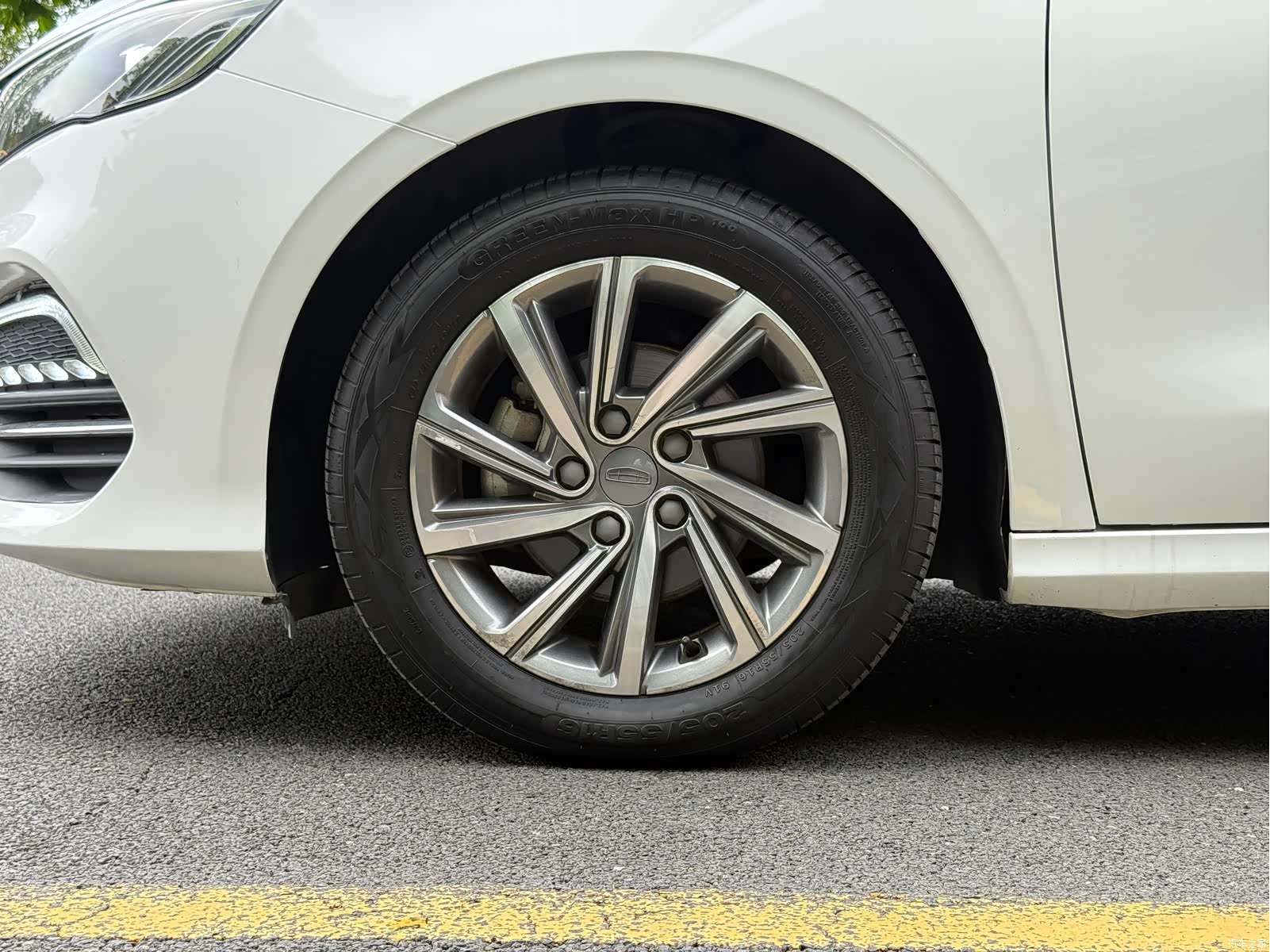 Geely Binray, 2020 17