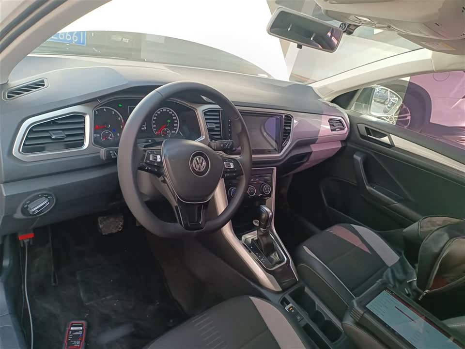 Volkswagen T-ROC exploring Songs