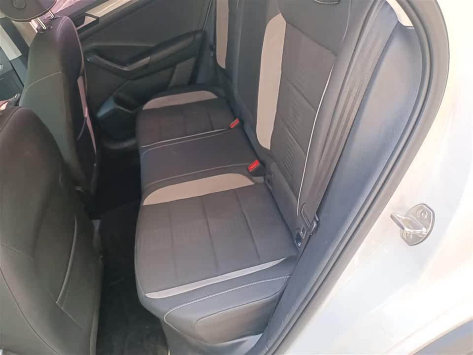 Volkswagen T-ROC exploring Songs