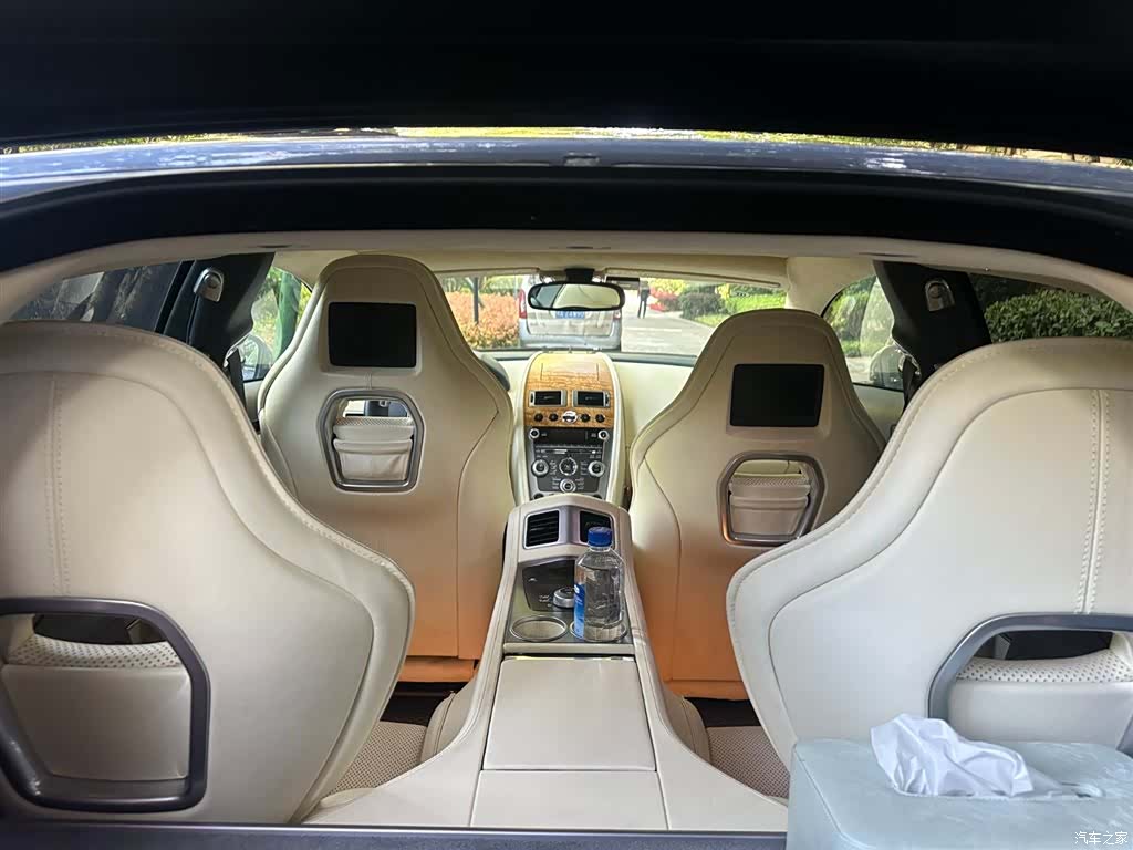 Aston Martin Rapide, 2011 21