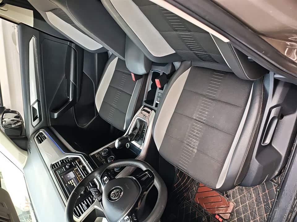 Volkswagen T-ROC exploring Songs