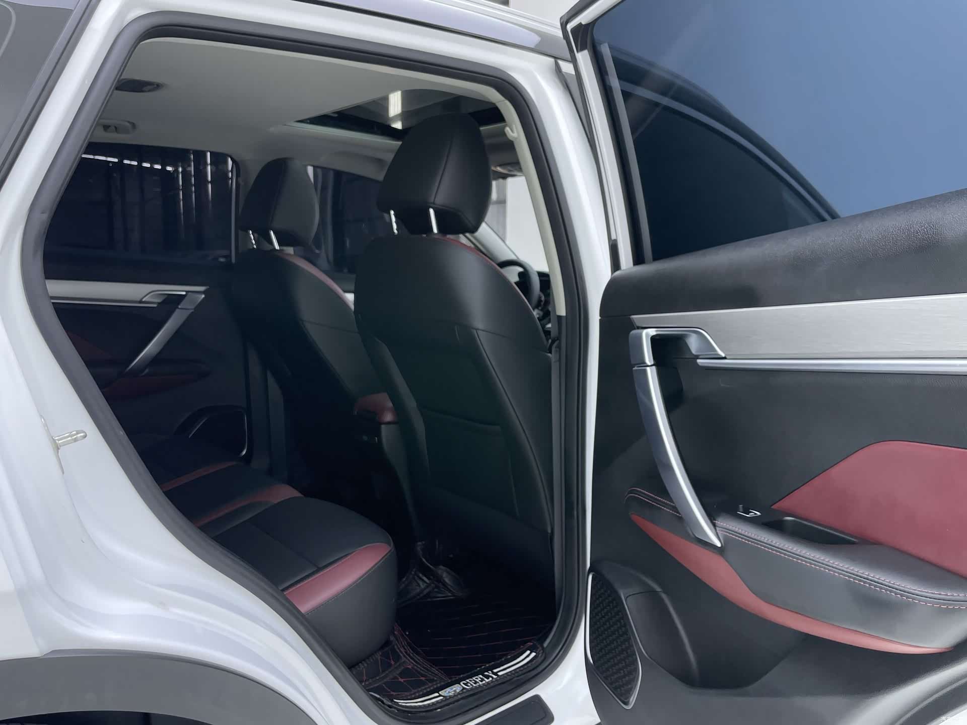 Geely Coolray, 2022 10