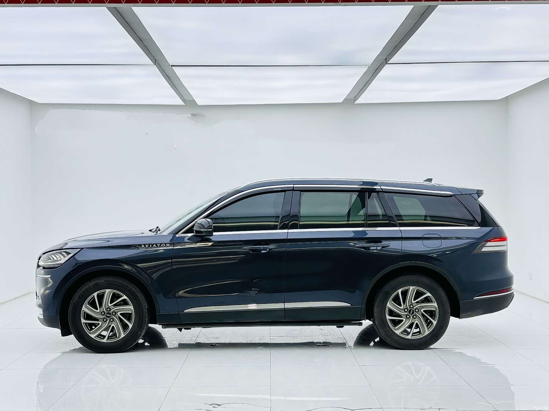 Lincoln Aviator, 2022 4