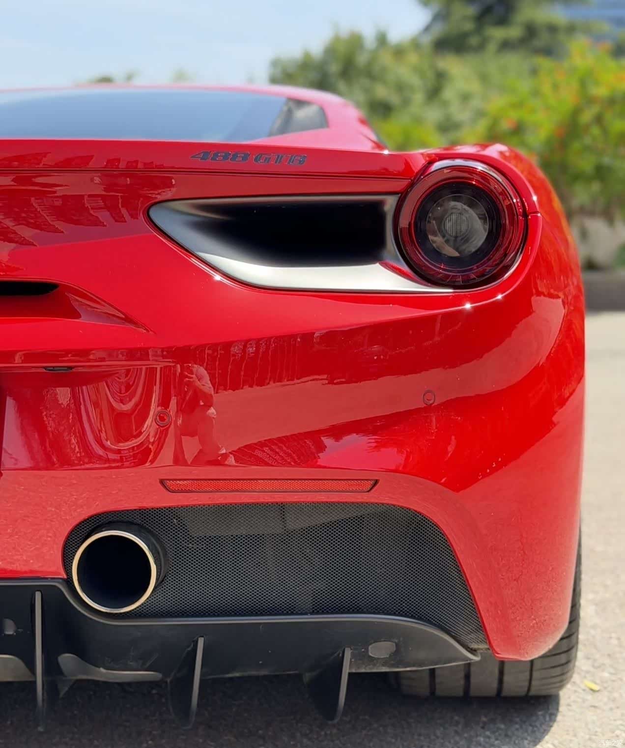 Ferrari 488, 2016 3