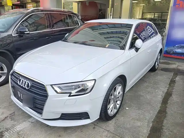 Audi A3 2018 — купить из Китая под заказ