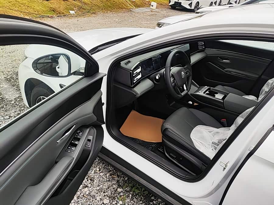 BYD Qin L 2026, фото 15