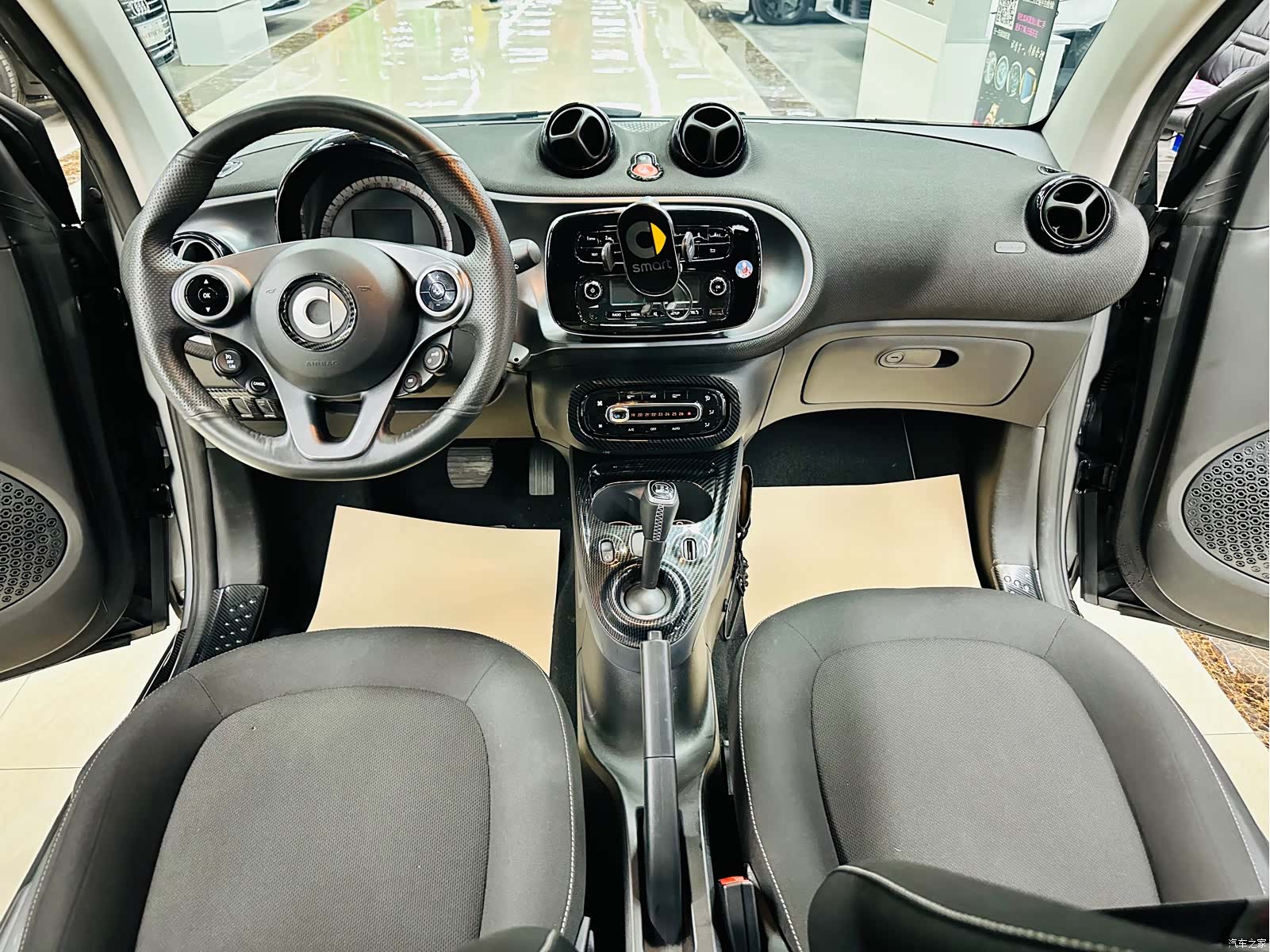 Smart Fortwo, 2019 28