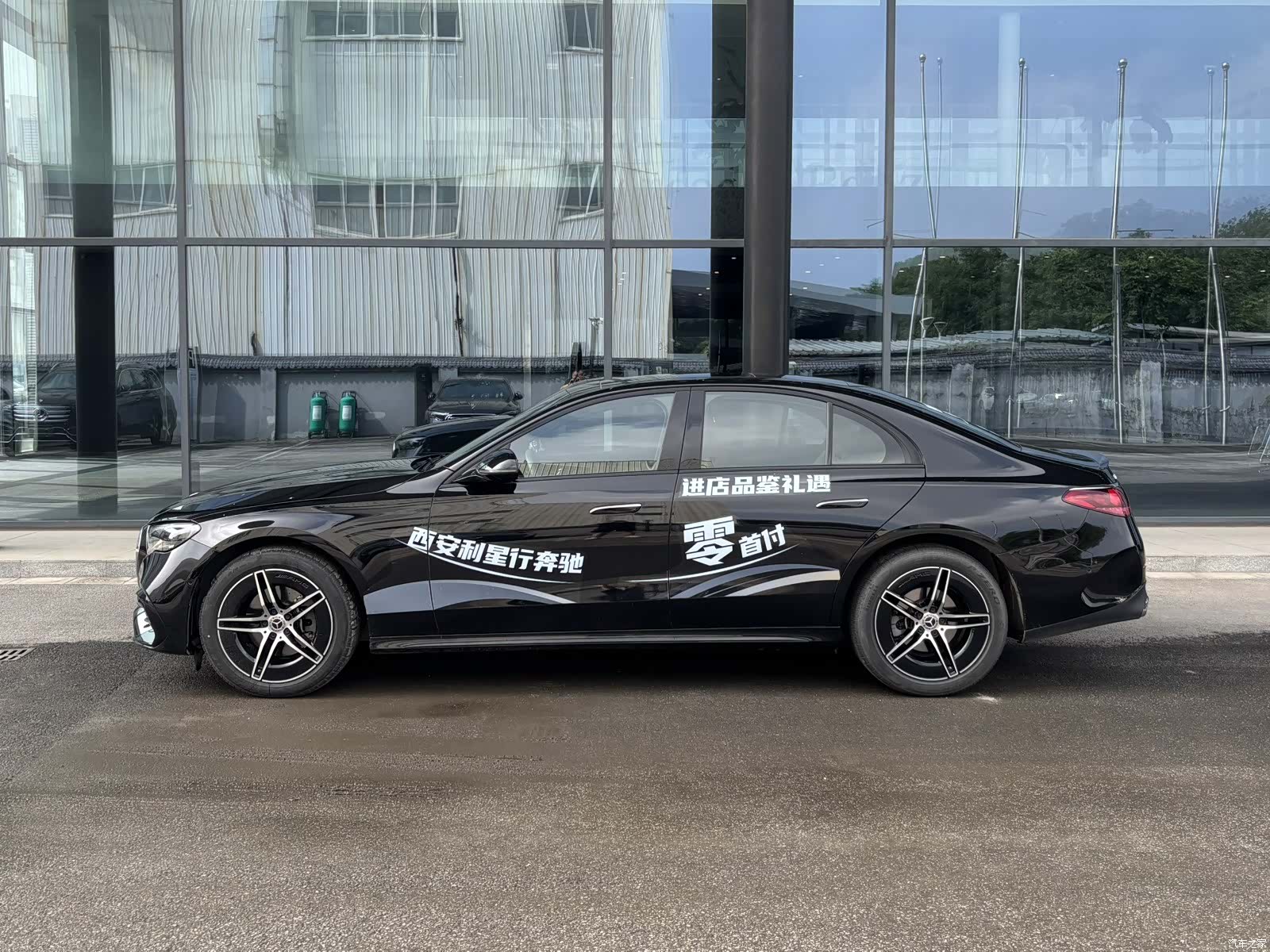 Mercedes-Benz E-Class, 2024 3