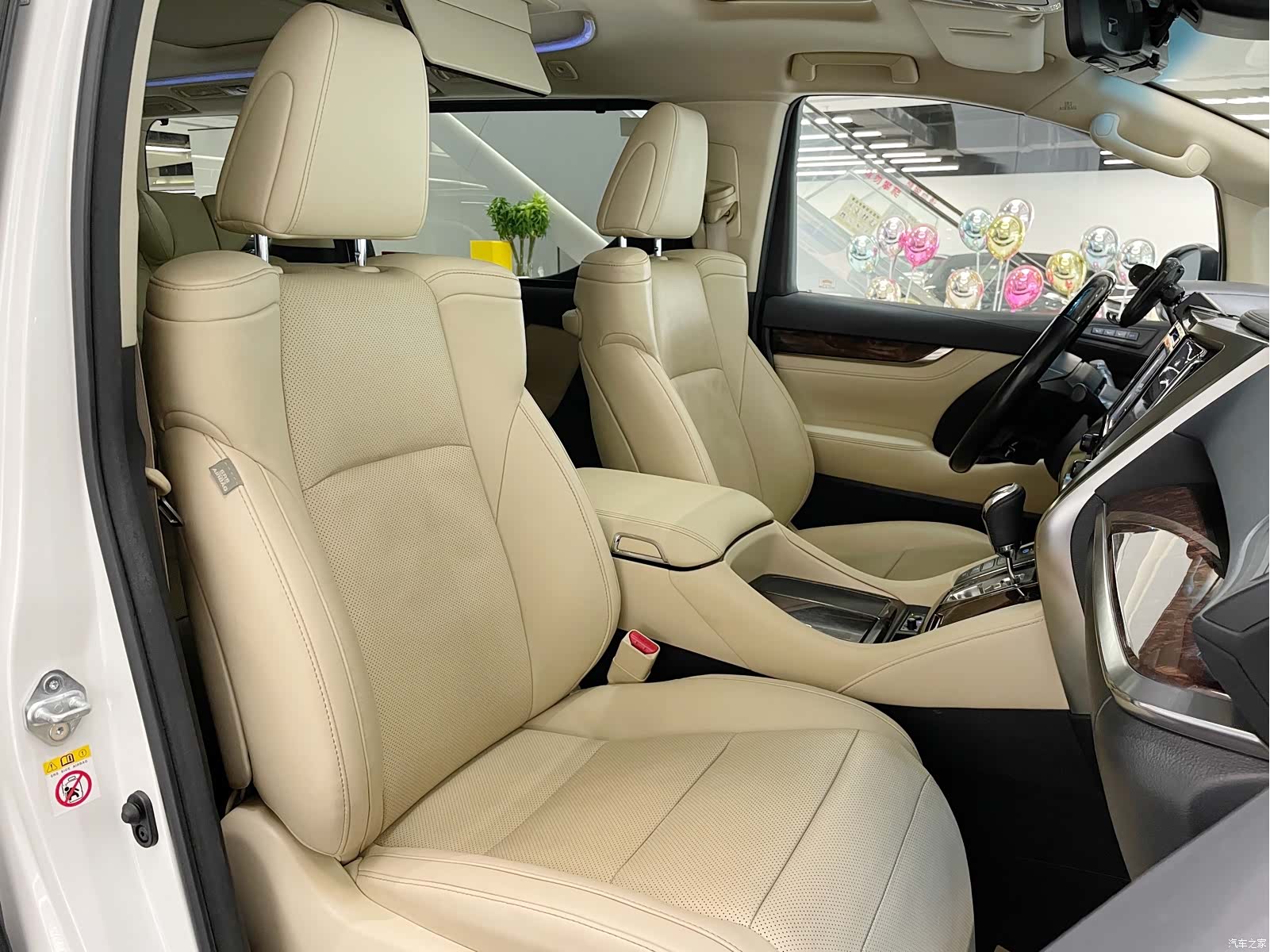 Toyota Alphard, 2020 19