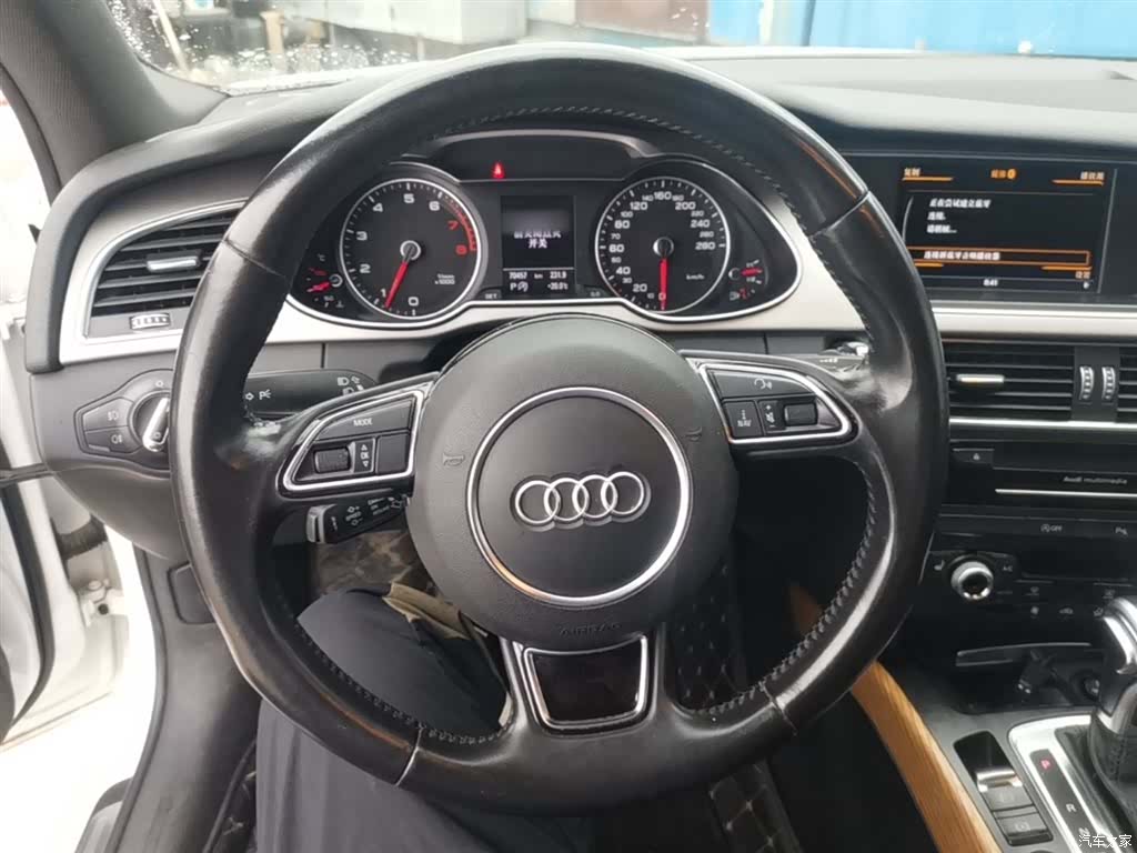 Audi A4L, 2016 11