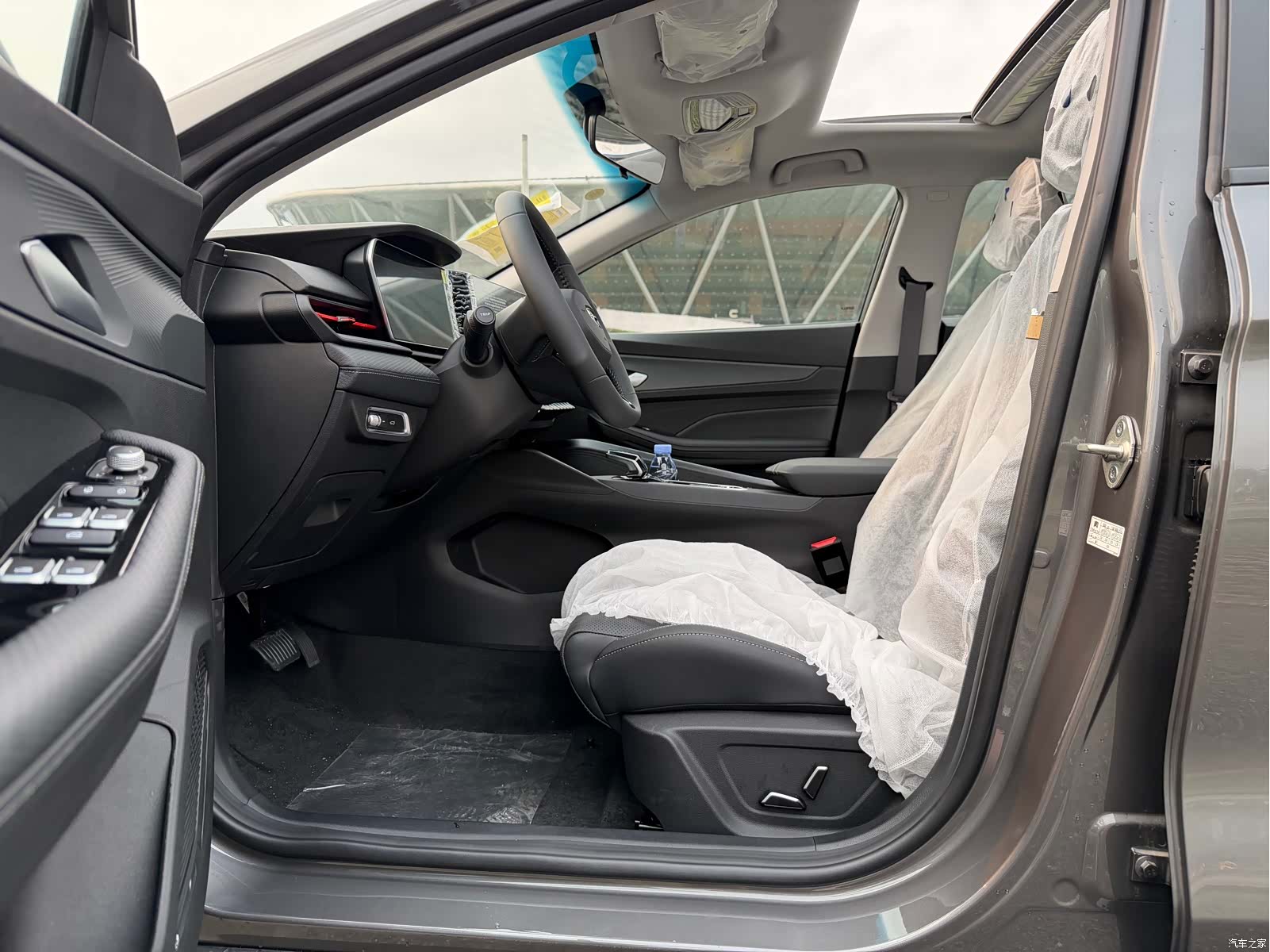 Geely Binray, 2026 12