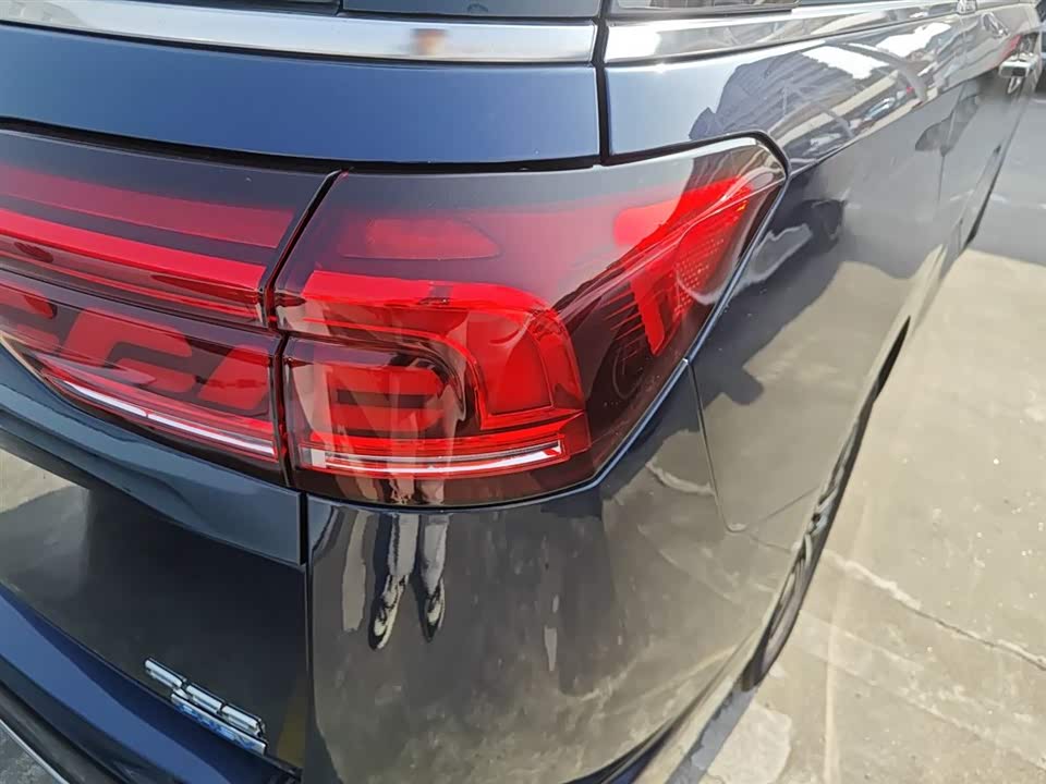 JAC Refine Ruifeng RF8 PHEV